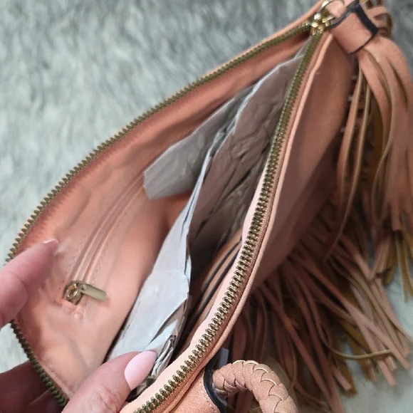 NWT Chic Vegan Fringe Bag in Pink - Picture 6 of 7